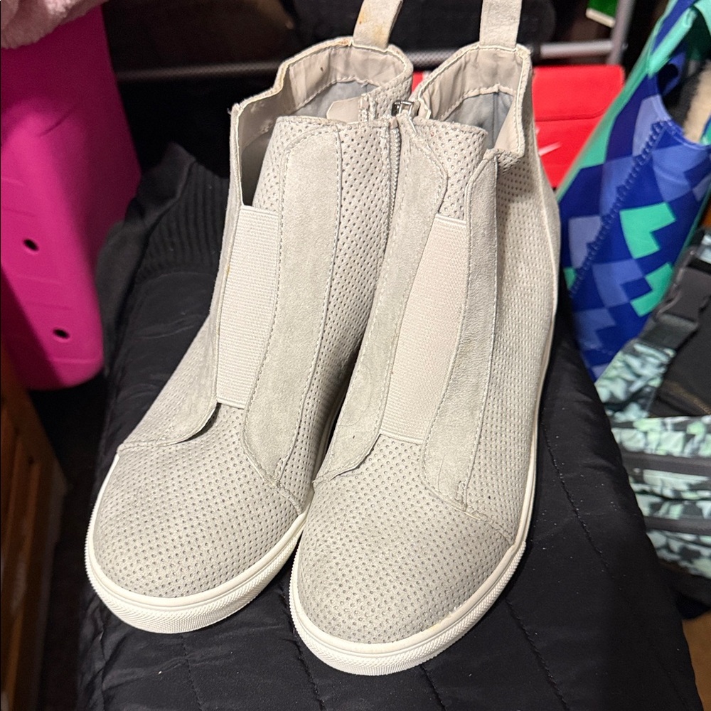 Women's gray wedge ankle sneakers